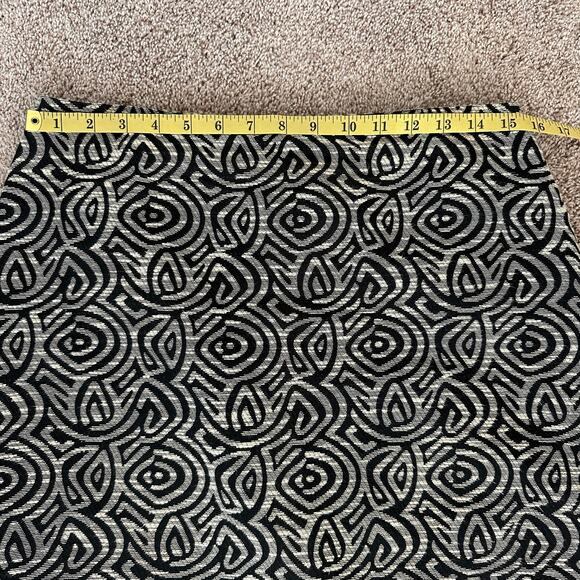 St. John Pencil Skirt Jacquard Geometric Black Tan 8 Career Office Quiet Luxury - Picture 8 of 10
